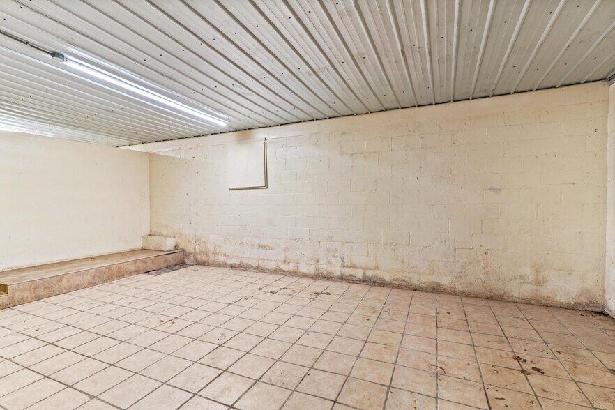 More Photos Of 1402 Riverbend Rd, Dalton General Retail For Sale
