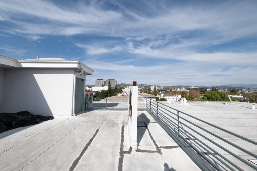 More Photos Of 240 S Doheny Dr, Beverly Hills Apartments For Sale