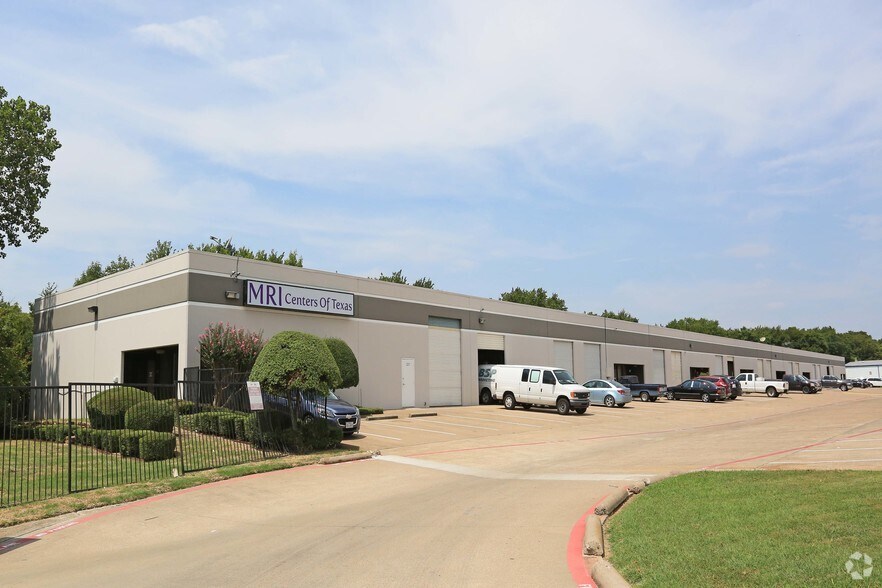 Primary Photo Of 201-227 N Interstate 35 E, DeSoto Flex For Lease