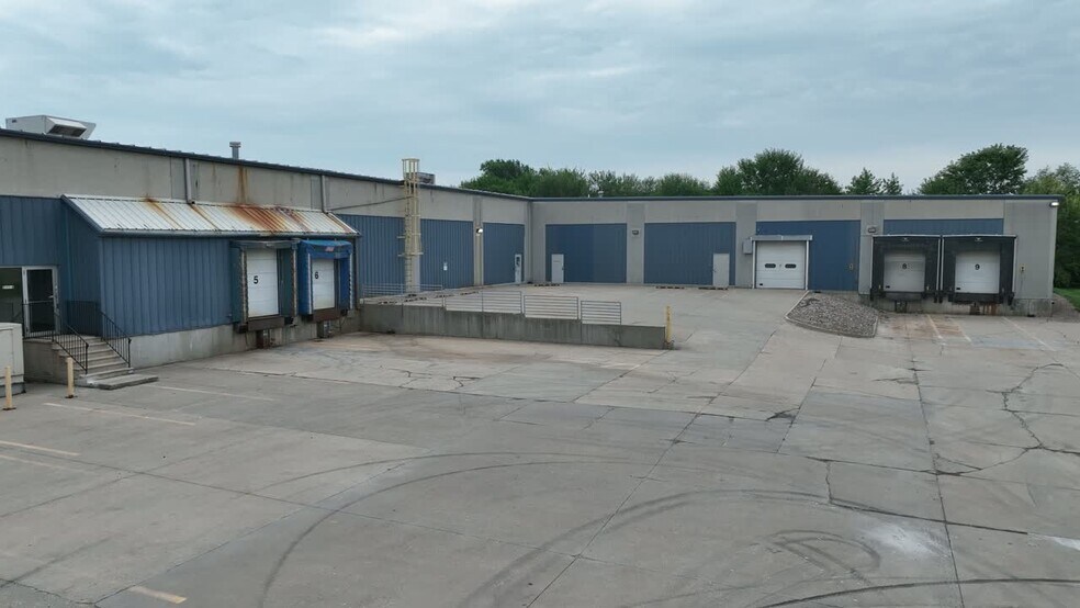More Photos Of 2111 E 17th St, Des Moines Warehouse For Sale