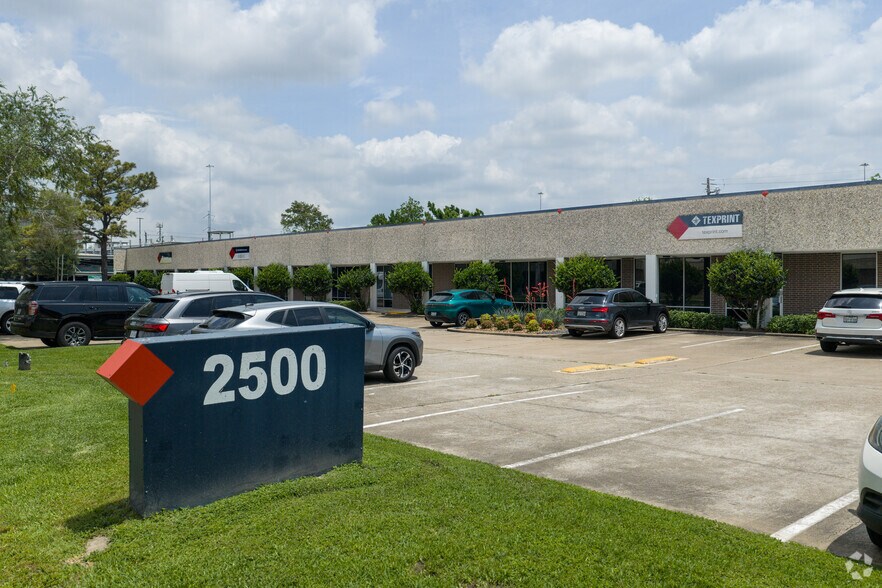 More Photos Of 2500 Central Pky, Houston Unknown For Lease