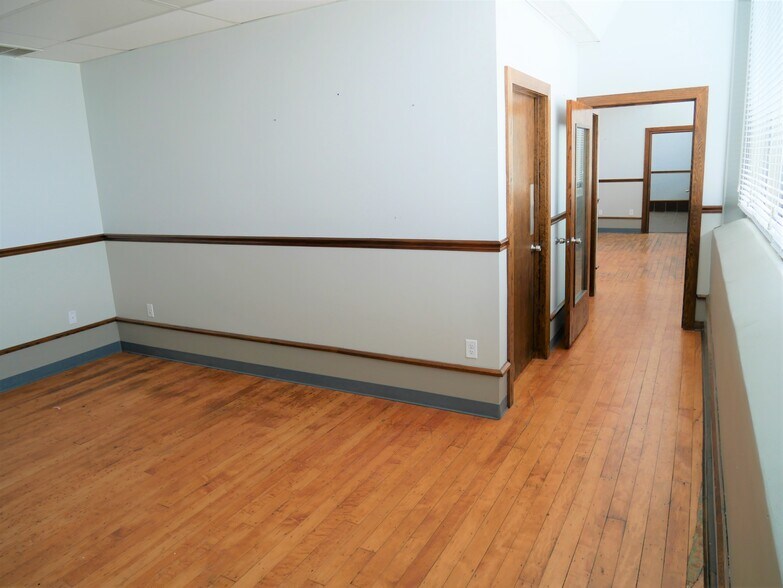 More Photos Of 105 Maple St, Rossville Light Distribution For Sale