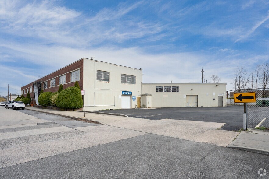 More Photos Of 21 Ryder Pl, East Rockaway Warehouse For Lease