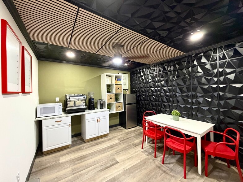 More Photos Of 131 W Duval St, Lake City Storefront Retail Office For Lease