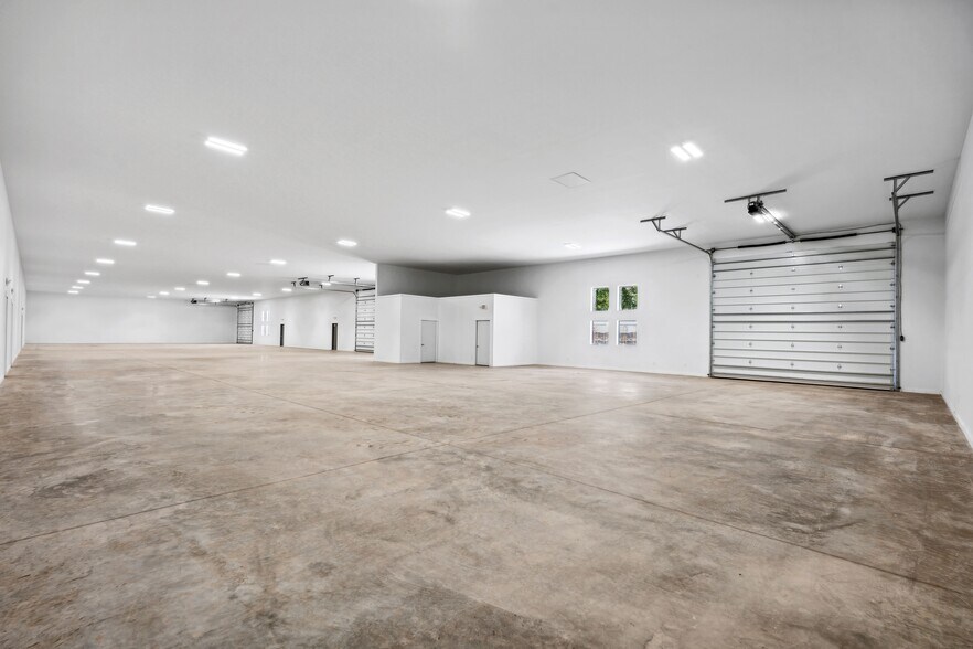 More Photos Of 158 Innovation Dr, Statesville Flex For Lease