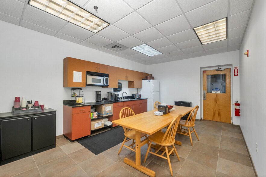 More Photos Of 18 Tsienneto Rd, Derry Industrial For Sale