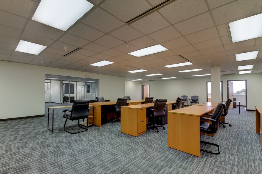 More Photos Of 12425 28th St N, Saint Petersburg Office For Lease