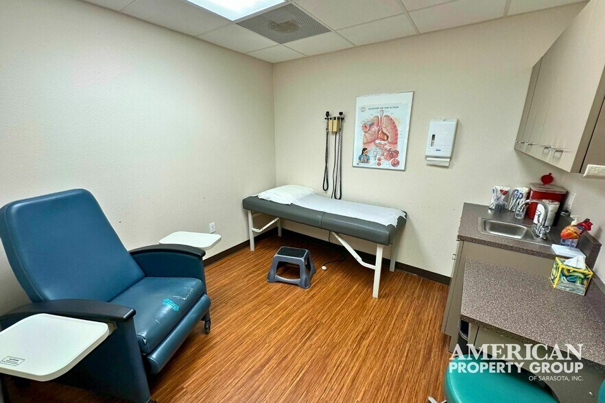 More Photos Of 7013 S Tamiami Trl, Sarasota Office For Sale