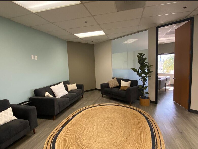 More Photos Of 800 S Barranca Ave, Covina Office For Lease