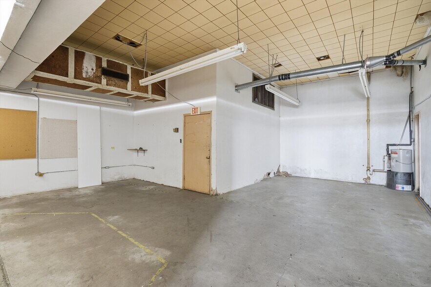 More Photos Of 2404 18th st, Waco Storefront For Sale
