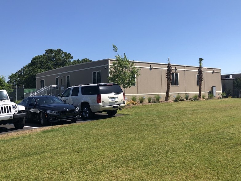 More Photos Of 2152 Melbourne Ave, North Charleston Flex For Lease