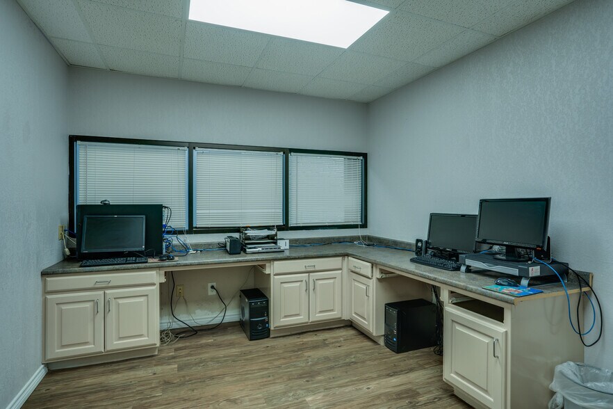 More Photos Of 1921 9th St, Wichita Falls Healthcare For Sale