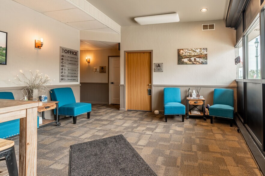 More Photos Of 140 W Main St, Winneconne Loft Creative Space For Lease