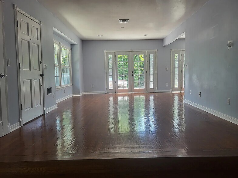More Photos Of 12035 Magnolia Blvd, Valley Village Convenience Store For Sale