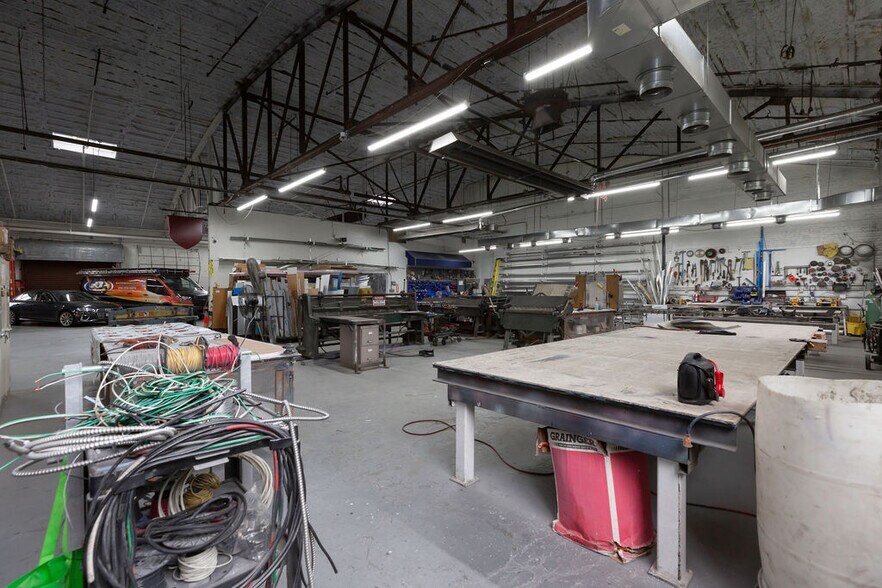 More Photos Of 925 Saw Mill River Rd, Yonkers Manufacturing For Lease