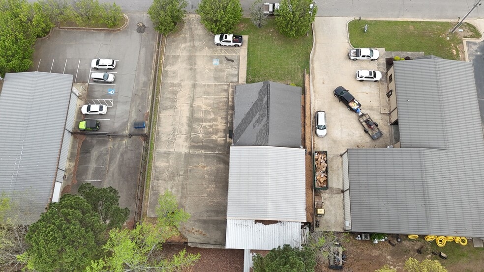 More Photos Of 3007 Corporate Ctr, Bryant Light Distribution For Sale