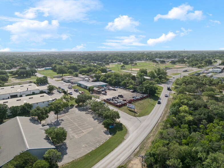 More Photos Of 100 Pecan Dr, Schertz Service For Lease