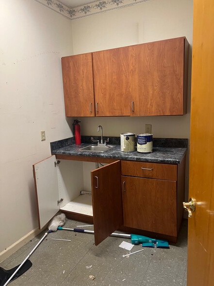 More Photos Of 1075 Cornwall drive dr, Madison Office For Sale