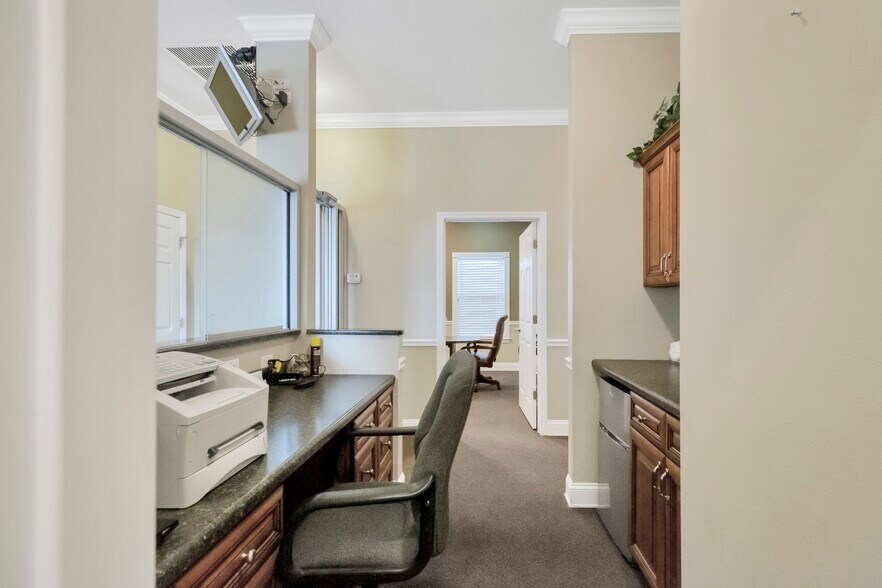 More Photos Of 121 SE Hernando Ave, Lake City Office For Sale