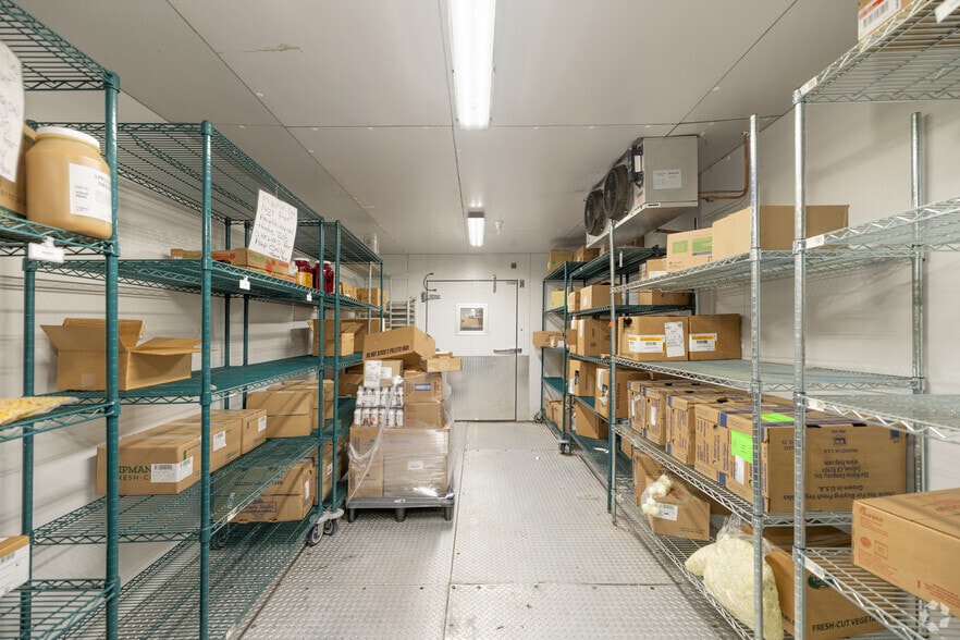 More Photos Of 17-19 Simpson Rd, Columbia Service Station For Sale