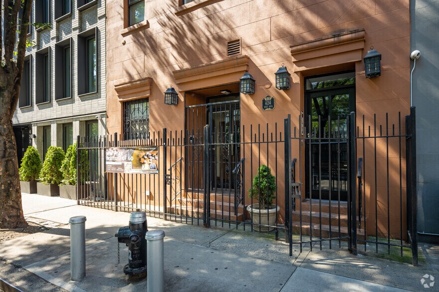 More Photos Of 424 W 49th St, New York Apartments For Sale