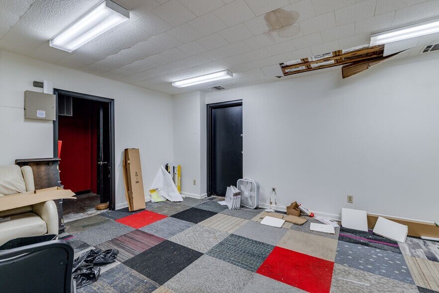 More Photos Of 1914 Cypress St, West Monroe Service For Sale