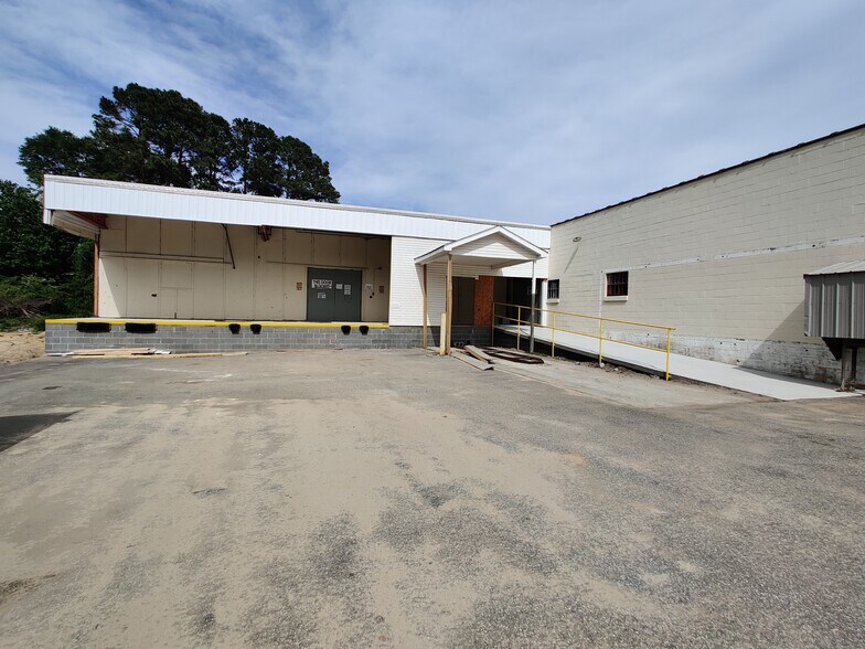 More Photos Of 120 S Church Ave, Garland Manufacturing For Lease