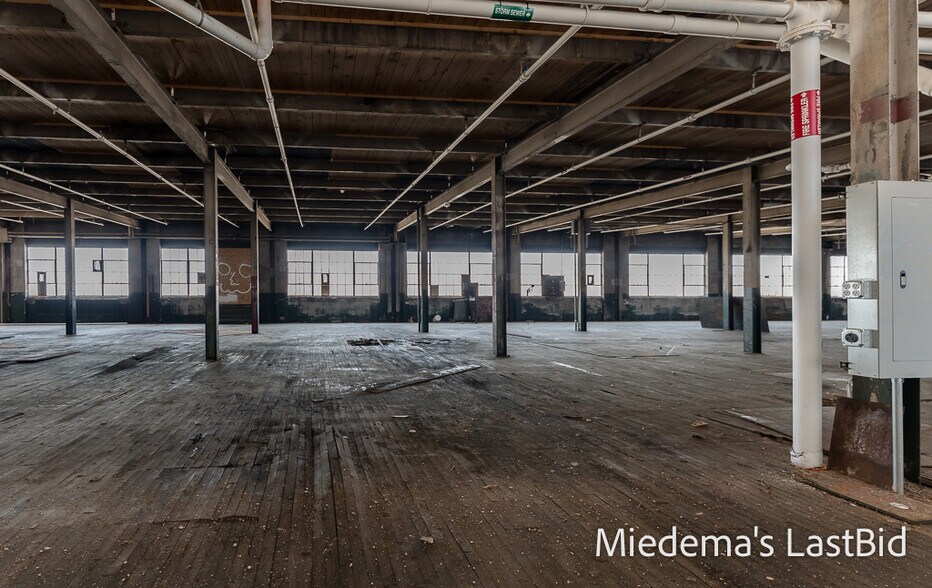 More Photos Of 1305 S Cedar St, Lansing Warehouse For Sale