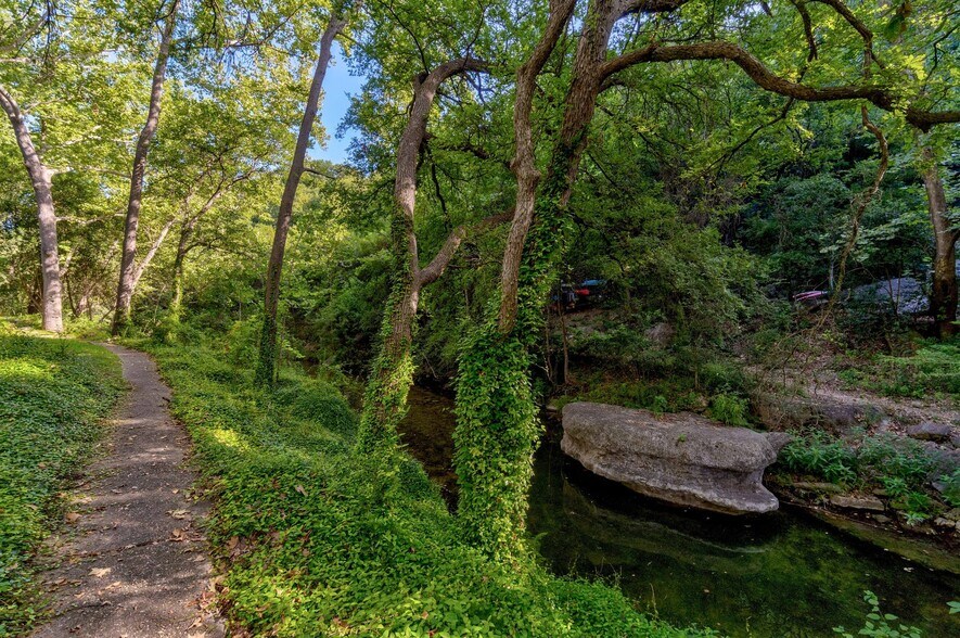 More Photos Of 1801 Westlake Dr, West Lake Hills Land For Sale