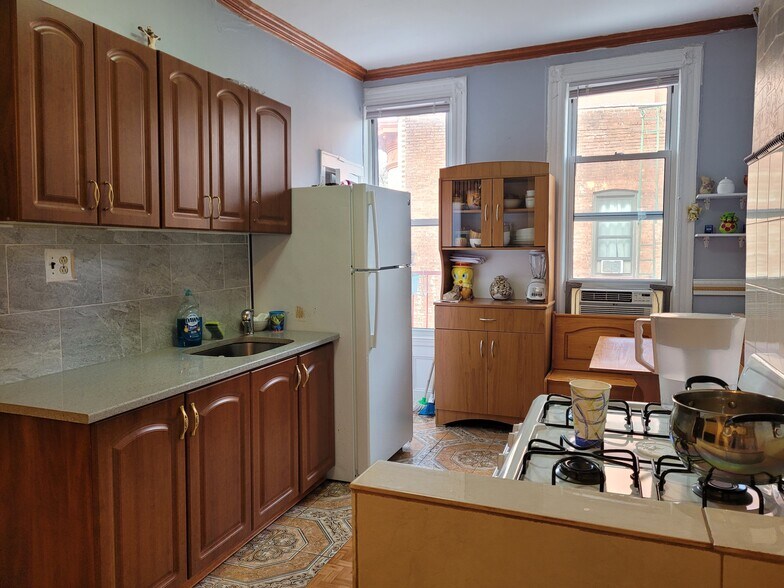 More Photos Of 283 Wyckoff Ave, Brooklyn Multifamily For Sale