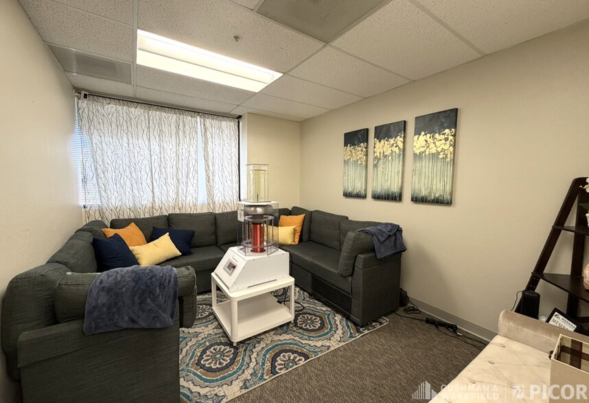 More Photos Of 3275 W Ina Rd, Tucson Office Residential For Lease
