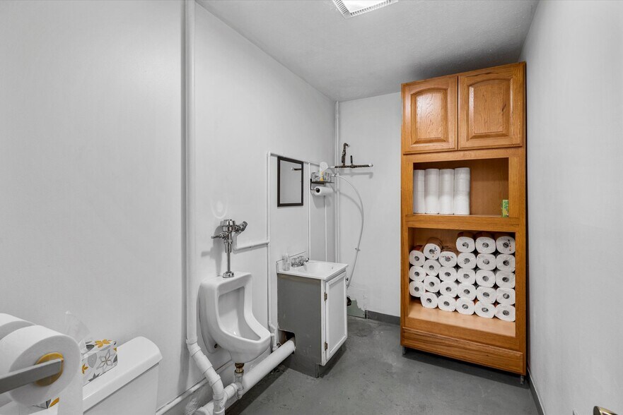 More Photos Of 1728 Sadler St, Sandusky Warehouse For Sale