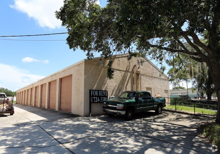 More Photos Of 555 Marlborough St, Oldsmar Warehouse For Lease