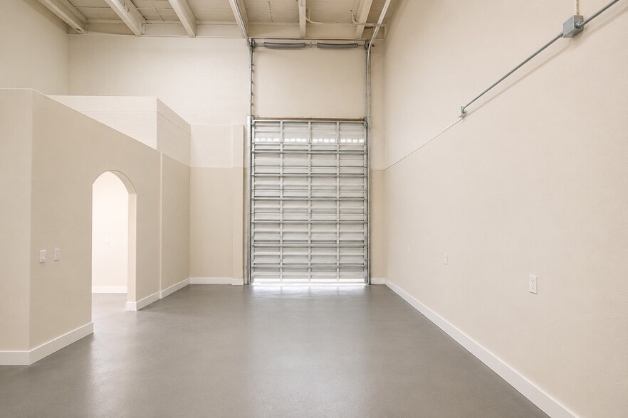 More Photos Of 2970 W 84th St, Hialeah Gardens Warehouse For Lease