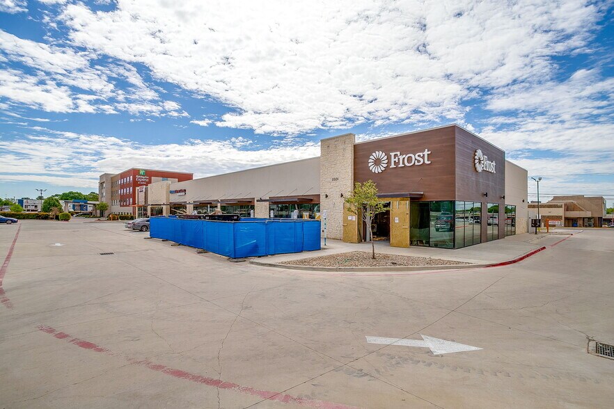 More Photos Of 3501 Forest Hill Cir, Forest Hill Storefront Retail Office For Lease