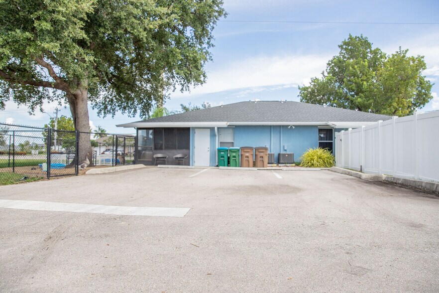 More Photos Of 2826 Santa Barbara Blvd, Cape Coral Freestanding For Sale