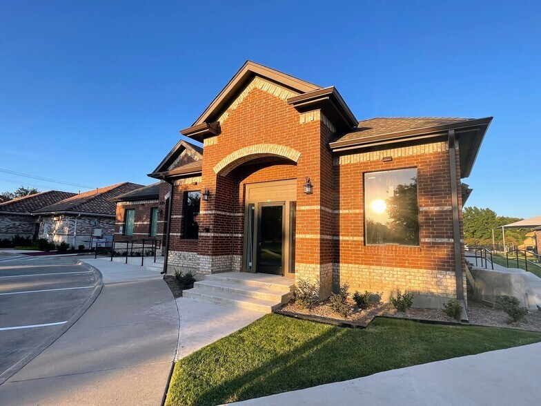 More Photos Of 1511 W McDermott Dr, Allen Medical For Sale