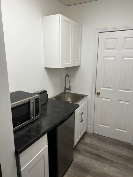 More Photos Of 2600 Berlin Tpke, Newington Storefront Retail Office For Lease