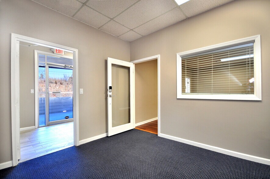 More Photos Of 75 Berlin Rd, Cromwell Medical For Lease