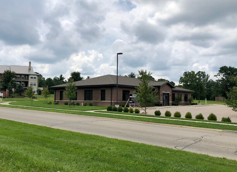 More Photos Of 136 Westwood Blvd, Columbus Office For Sale