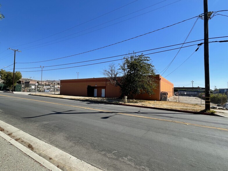 More Photos Of 870 Arroyo St, Los Angeles Warehouse For Lease