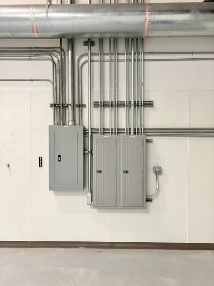 More Photos Of 3303 Airline Blvd, Portsmouth Light Distribution For Lease