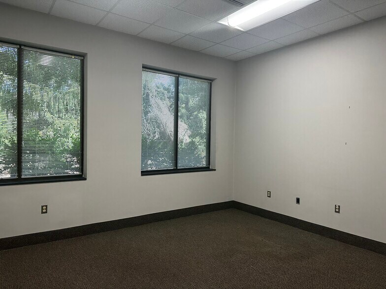 More Photos Of 470 W Hanes Mill Rd, Winston-Salem Office For Lease