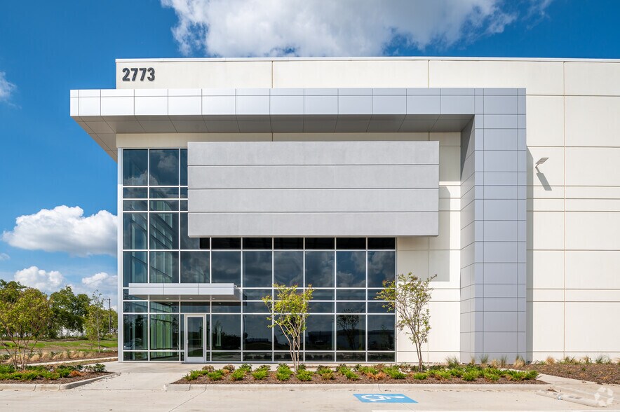 More Photos Of 2773 Highway 114, Fort Worth Distribution For Lease