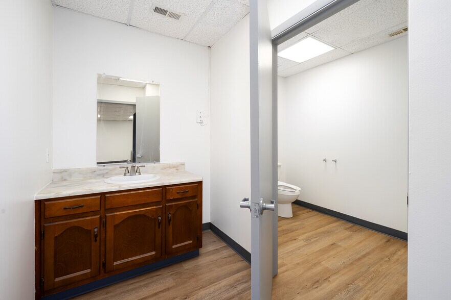 More Photos Of 1833 Alton Rd, Birmingham Unknown For Lease