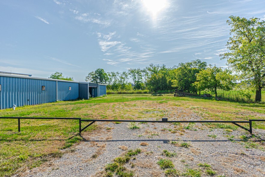 More Photos Of 700 N Main St, Lexington Warehouse For Lease