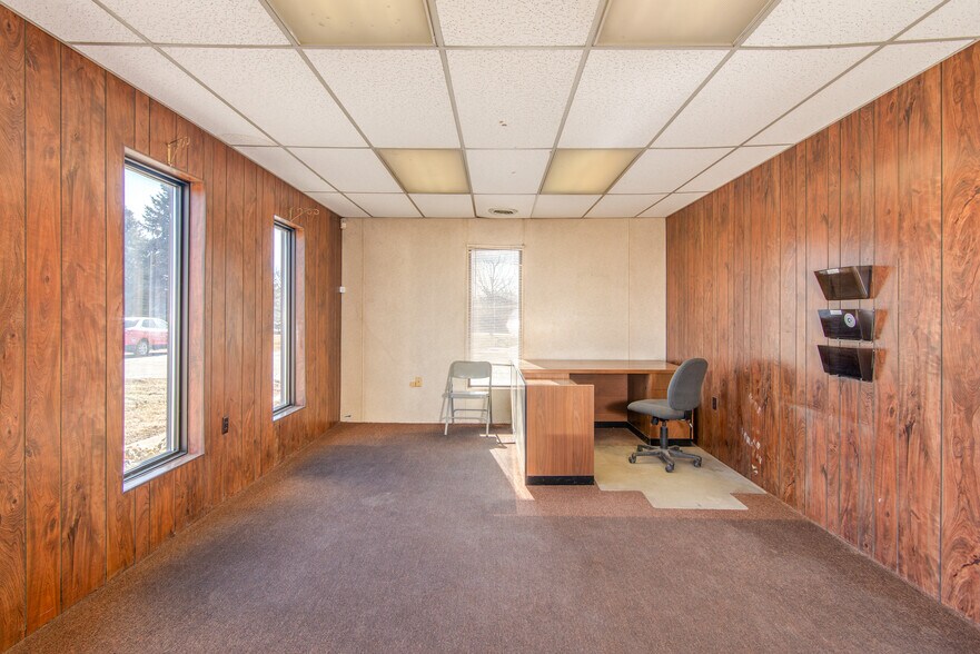 More Photos Of 5087 N Michigan Rd, Saginaw Flex For Sale