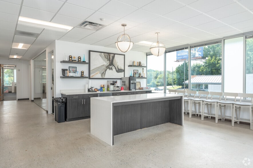 More Photos Of 1 Dunwoody Park, Atlanta Unknown For Lease