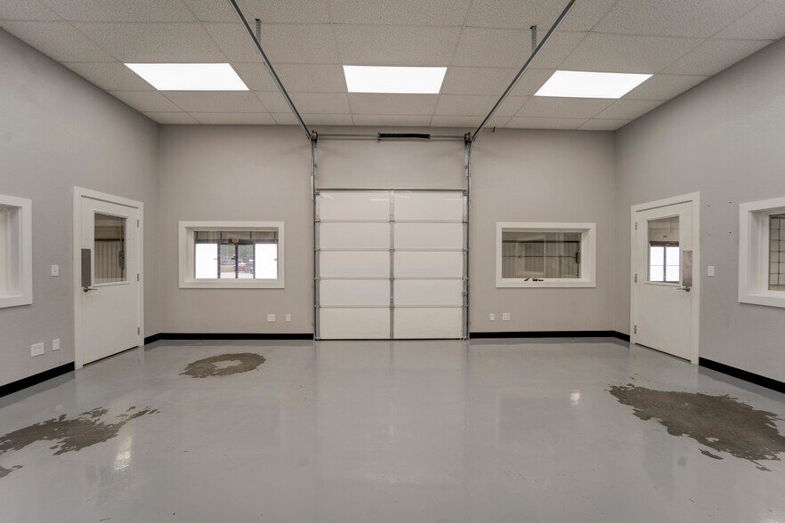 More Photos Of 2594 E Heritage Pkwy, Farmington Warehouse For Lease