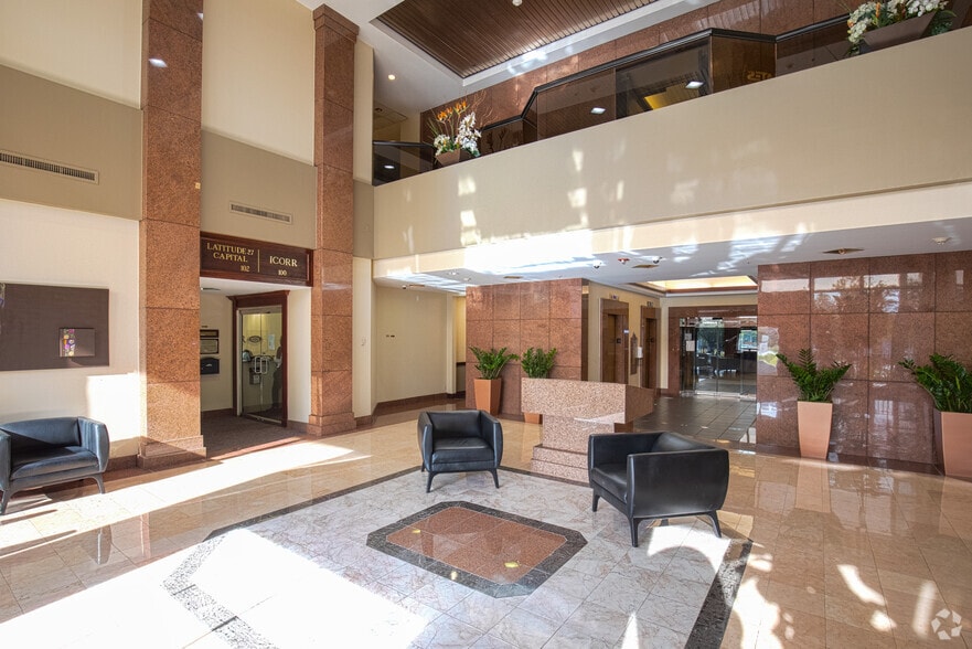 More Photos Of 2 N Tamiami Trl, Sarasota Office For Lease